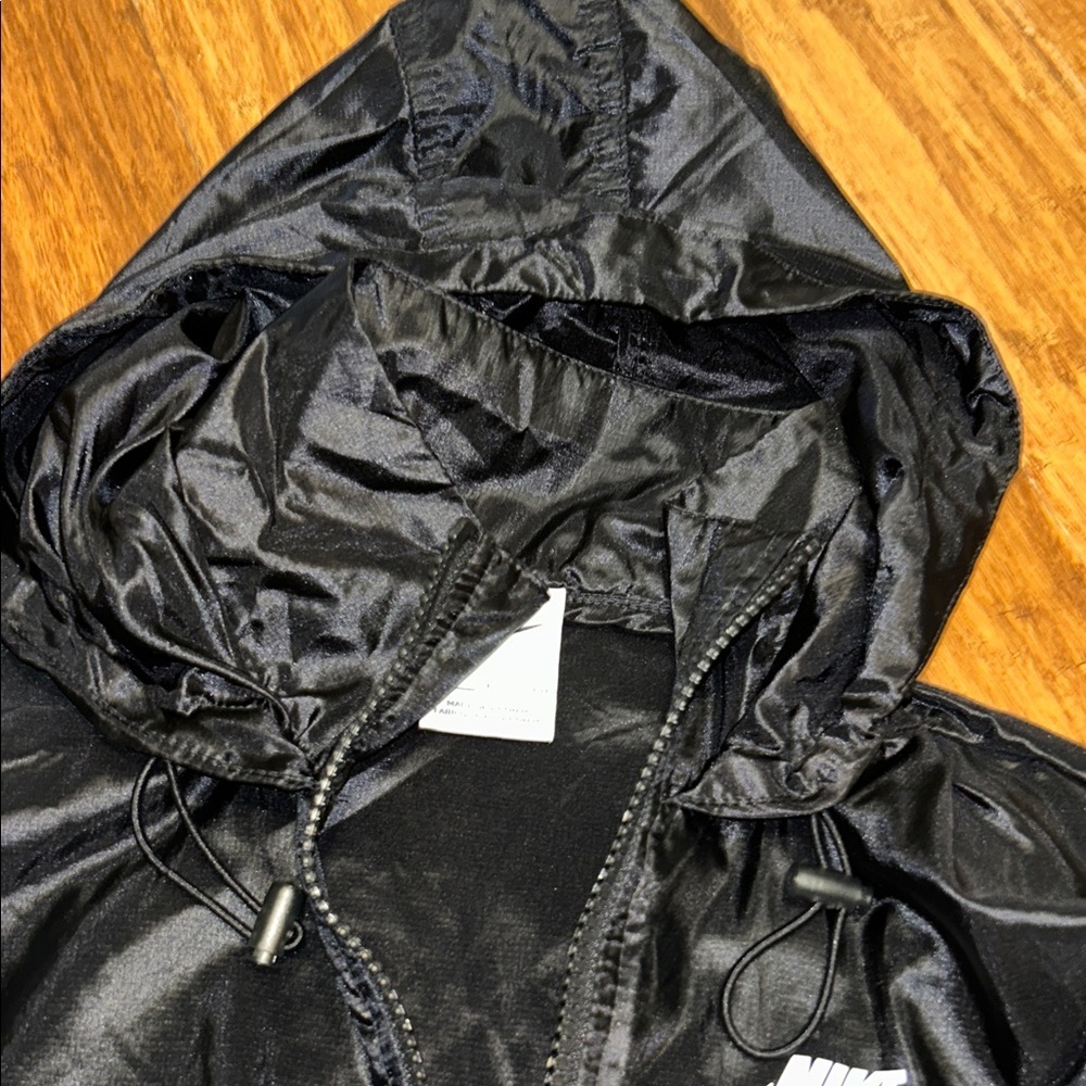 Nike Women's Shiny Black Utility Jacket for Running or Everyday Wear Size Small - Picture 5 of 8